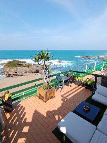 Pura Vida Estaño - Terraza privada con vistas al mar y acceso a la playa