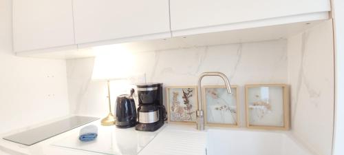 Kitchen, PARIS AUTHENTIC HOUSE Metro 7 Pierre et Marie Curie in Ivry-sur-Seine