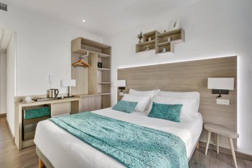 Les Palmiers Room Type - Panoramic Superior Double Room - Third Floor - Sea View