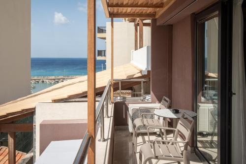 beranda/teres, Infinity City Boutique Hotel in Crete Island