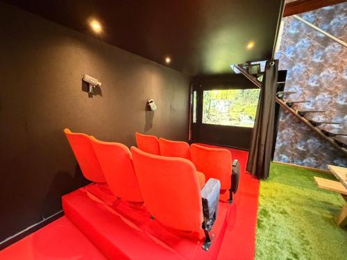La Récréation, duplex pour jouer, et cinéma privé (La Recreation, duplex pour jouer, et cinema prive) in 色當