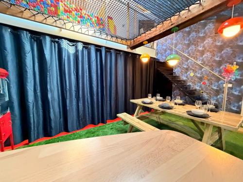 La Récréation, duplex pour jouer, et cinéma privé (La Recreation, duplex pour jouer, et cinema prive) in 色當