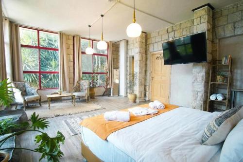 Shared lounge/TV area