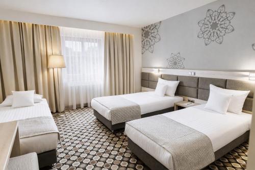 3 twin beds