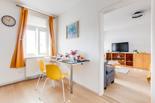 Sunshine Apartment near the City center - image 2