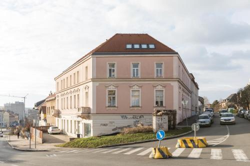 Sunshine Apartment near the City center - image 7