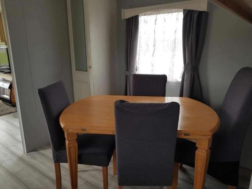 2 bed-Sleeps 4-Free Parking-Pet Friendly in Castlerea