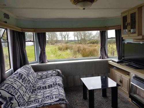 2 bed-Sleeps 4-Free Parking-Pet Friendly in Castlerea