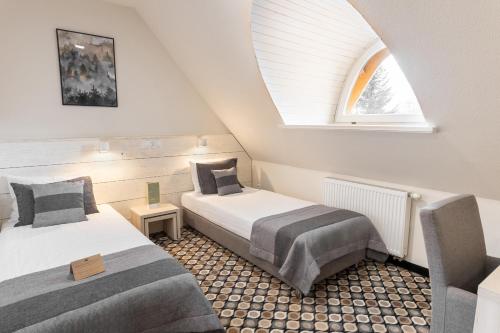 2 twin beds