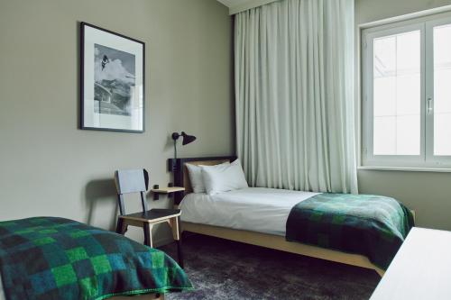 room detail thumbnail 2