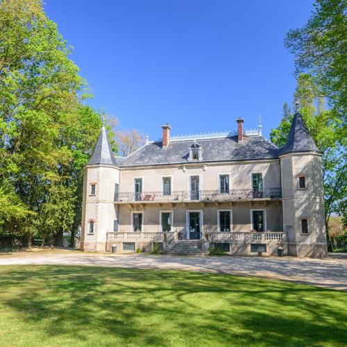 Exterior view of Chateau de la villeneuve