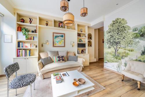 Boutique Parisienne 3 BR Eiffel Tower
