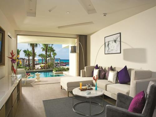 Xhale Club Oceanfront Swim Out Master Suite with King Bed