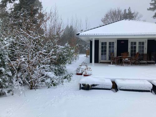 Facilities, Perfect Base Near Beach And Shops in Idestrup