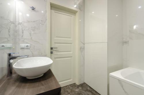 5-471 Central Park John McCain 7 Kyiv centre panoramic city view 15 kW backup power Petrovdom Apartment - image 2