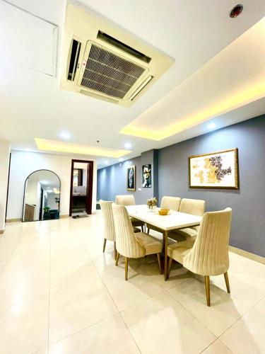 Goldcrest Elegant 3 Bed Apartment - image 13