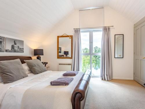 3 Bed in Cirencester oc-hic06