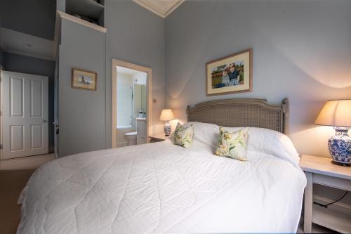 VESTO One Bedroom in Chelsea - image 2