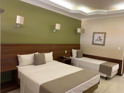 3 twin beds