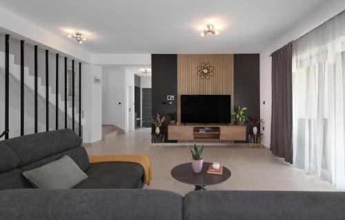 Pet Friendly Home In Pakovo Selo in Pokrovnik
