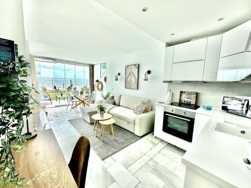 Aguamarina IV Frontline Beach, Direct Sea Views