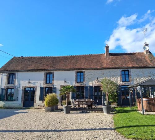 Gîte spacieux 4 personnes avec Jacuzzi (Gite spacieux 4 personnes avec Jacuzzi) in Jutigny