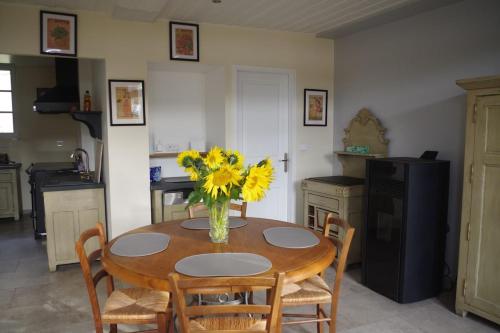 Gîte spacieux 4 personnes avec Jacuzzi (Gite spacieux 4 personnes avec Jacuzzi) in Jutigny