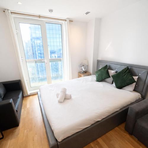 Canary Wharf Apartment, London