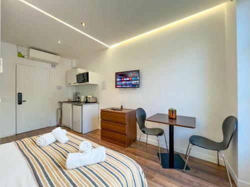UrbanFlat 208 - Studio au centre de Paris SD8 - image 12