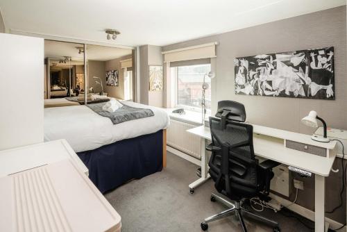 Balcony Flat in the Heart of West End - image 11