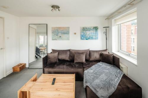 Balcony Flat in the Heart of West End - image 7