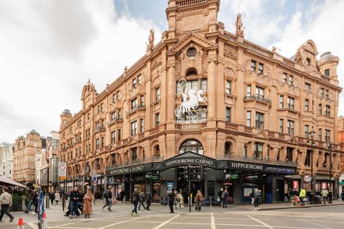 Balcony Flat in the Heart of West End - image 4