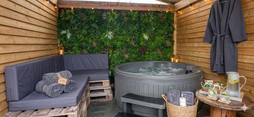 Luxury Barn & Hot Tub at Escape to the Stables in Llandyrnog