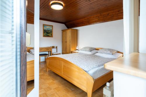 Apartments and rooms Pri Urhu in Бохінсько Жезеро