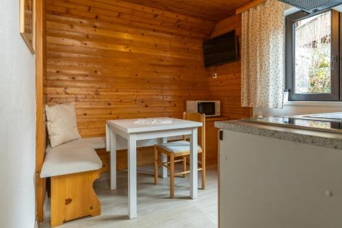 кухня, Apartments and rooms Pri Urhu in Бохінсько Жезеро