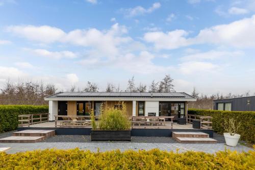 2 bedrooms, 2 beds