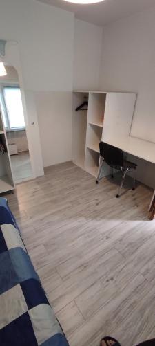 Adam room 2 in Zerniki