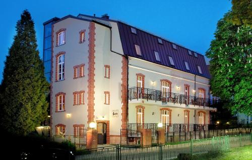 . Paria Hotel