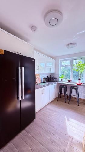 South Liverpool Stylish Stay Near Woolton & Gateacre in Halewood