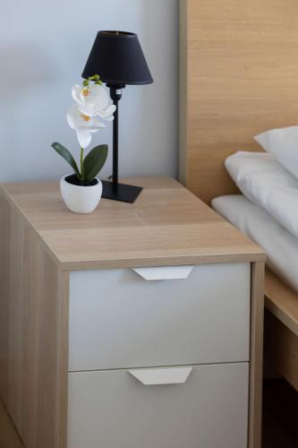 Bright & Functional Apartment with Parking and Balcony by Noclegi Renters - image 2