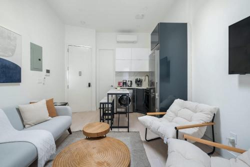 317-4B New 1 BR prime Upper east WD walk 2 C park - main image