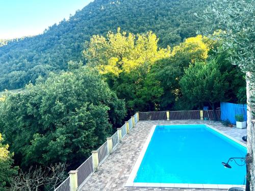 Peldbaseins, Caves Escape - Grotta con vista in Strettura