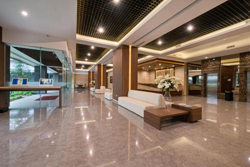 Lobby, Grand Whiz Poins Simatupang Jakarta in Cilandak