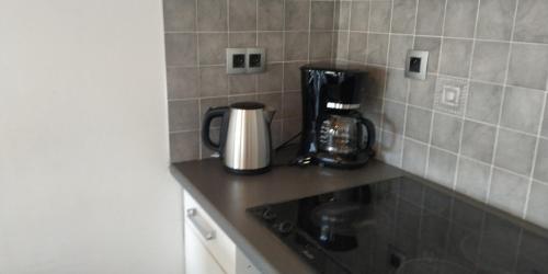 Studio cosy La Ciotat idéal couple avec cuisine & wifi (Studio cosy La Ciotat ideal couple avec cuisine & wifi) in La Ciotat