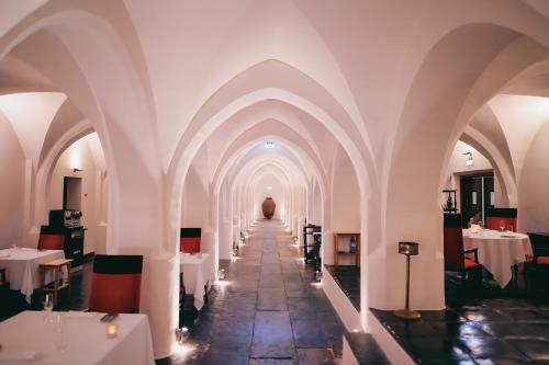 Restaurant, Convento do Espinheiro, Historic Hotel & Spa in Evora