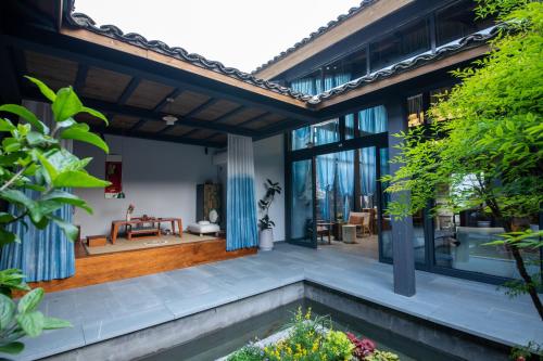Blue House X Space 丨 Intangible Cultural Heritage Blue Dyeing 丨 Coffee Hostel - Jingdezhen Blue House X Space 丨 Intangible Cultural Heritage Blue Dyeing 丨 Coffee Hostel - Jingdezhen