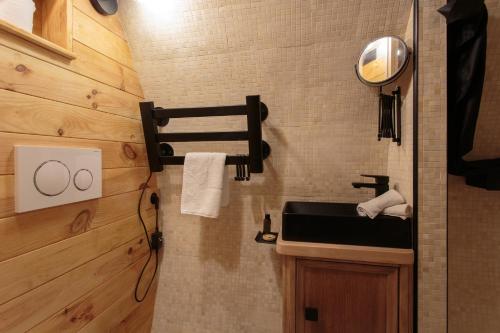 Vannas istaba, Coup de Foudre in Montferrand-le-Chateau