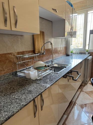 Appartement équipé et ensoleillé avec vue sur mer (Appartement equipe et ensoleille avec vue sur mer) in Mostaganem