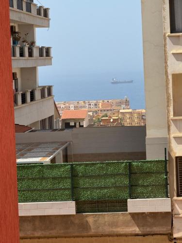 Appartement équipé et ensoleillé avec vue sur mer – khách sạn tại Mostaganem