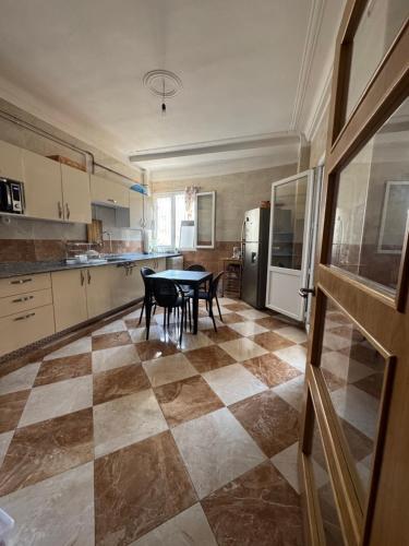 Appartement équipé et ensoleillé avec vue sur mer (Appartement equipe et ensoleille avec vue sur mer) in Mostaganem